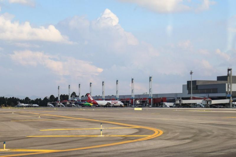 aeroporto-afonso-pena-curitiba-1024x682