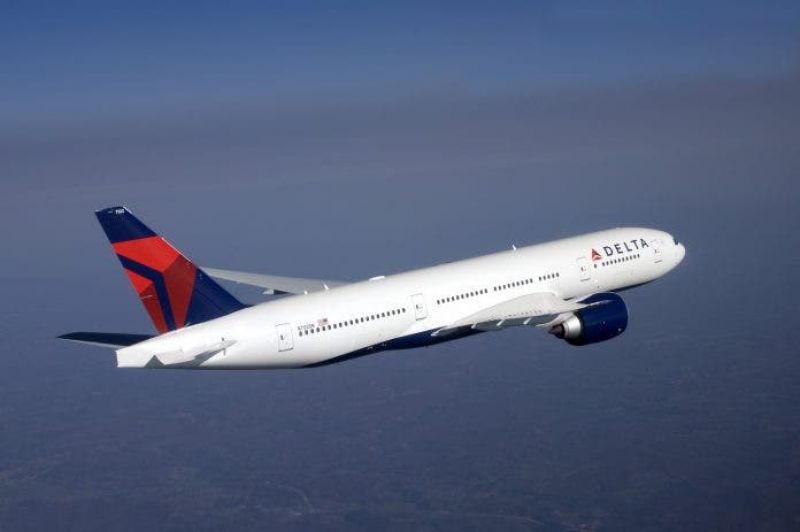 boeing-777-200lr-in-flight_0-696x463_1